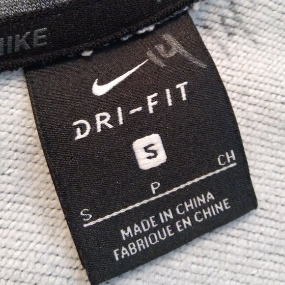 Nike Dri Fit 1/4 Zip Sweatshirt Athletic Performance - Picture 5 of 9